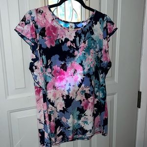 Sew In Love floral stretch top size Small-never worn, NWOT